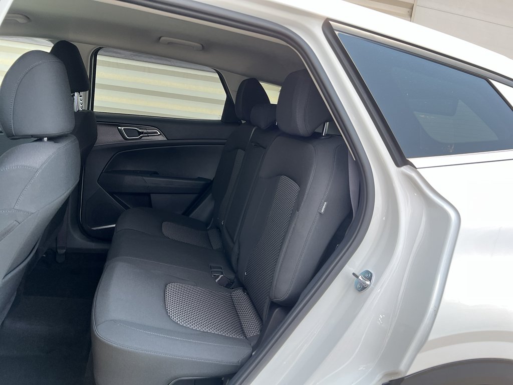2025 Kia Sportage LX Hybrid - Photo 12