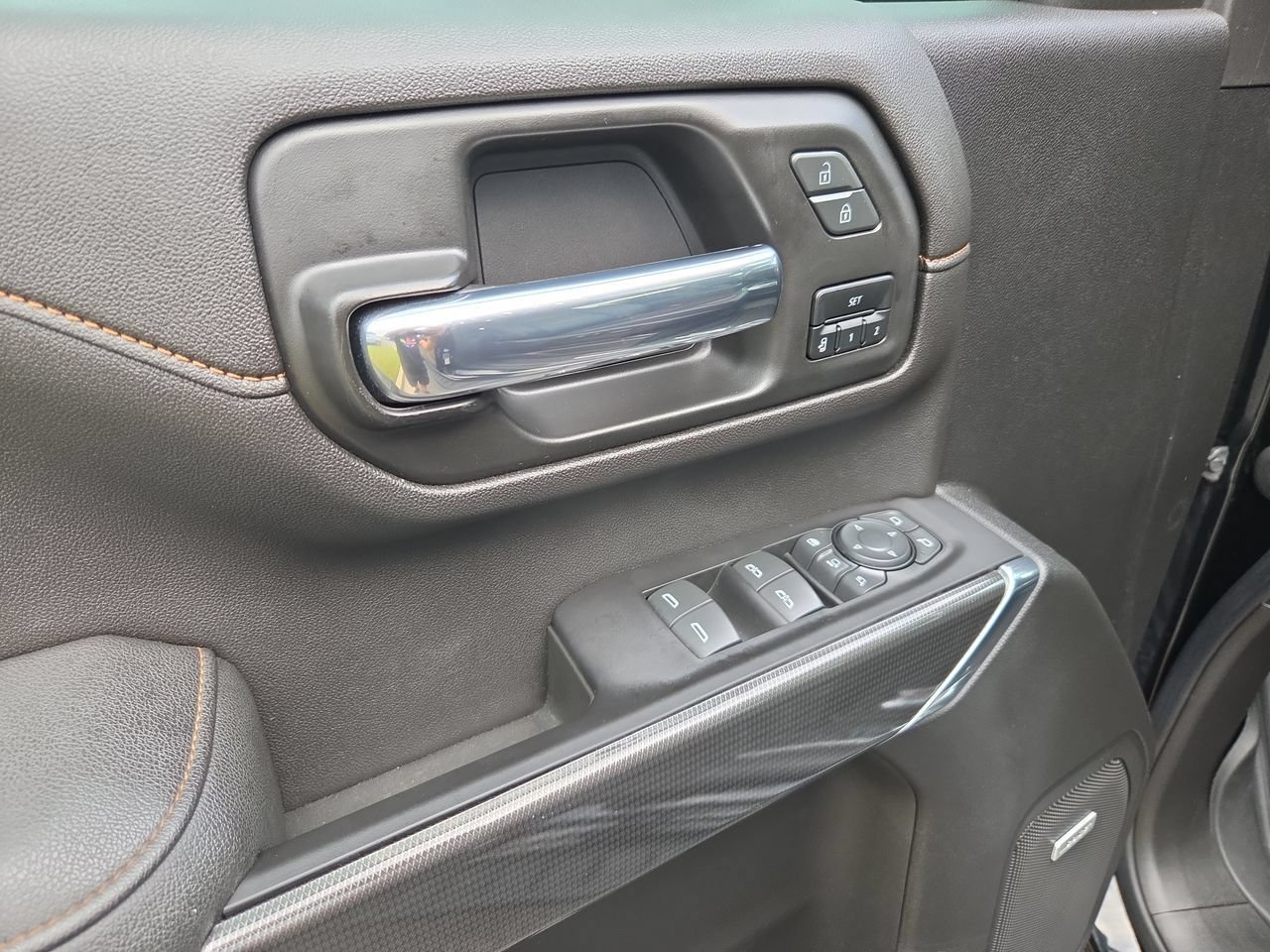 Used 2022 ONYX BLACK GMC AT4 image 23
