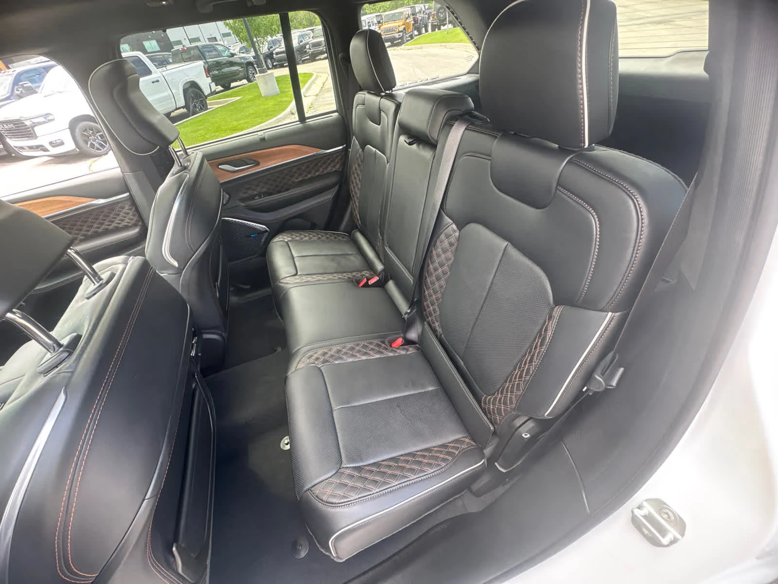 New 2026 Bright White Clear-Coat Exterior Paint Jeep Summit image 13