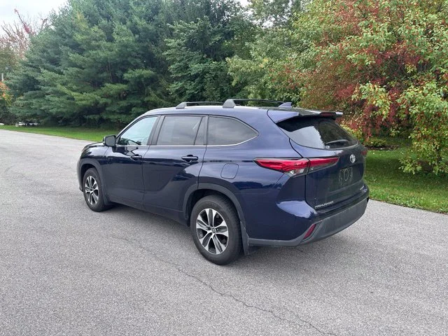 Used 2023 Blue Toyota XLE image 5