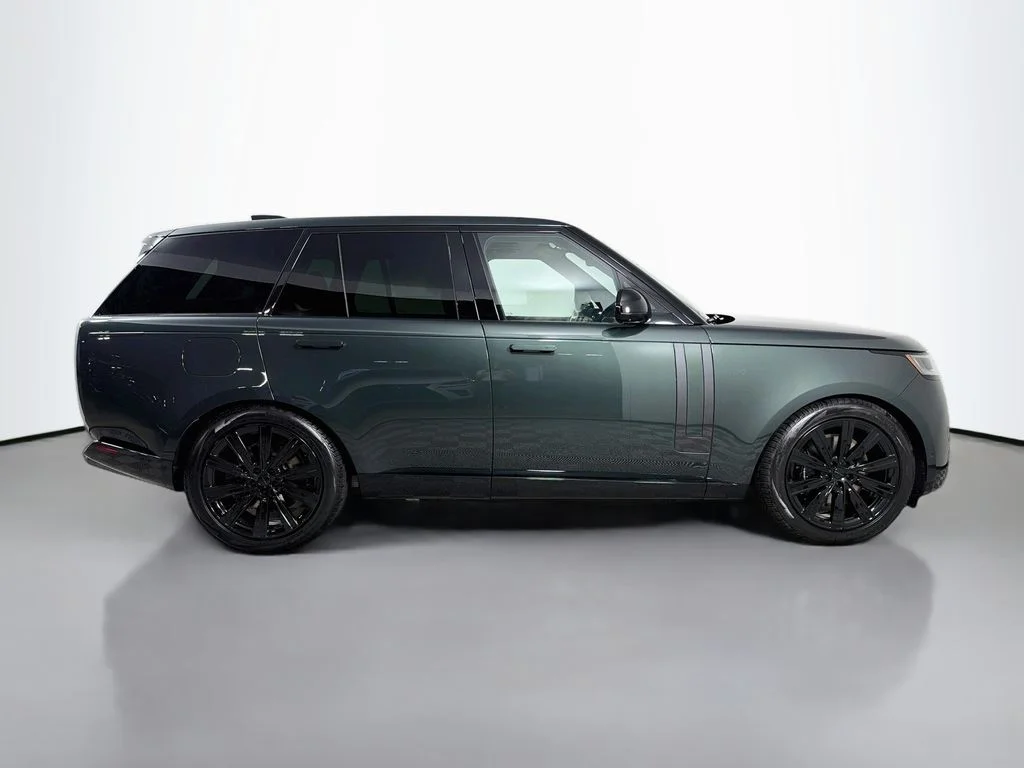 New 2026 Belgravia Green Land Rover SE PHEV image 4
