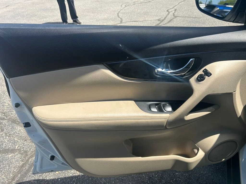 Used 2019 Pearl White Nissan SV image 23