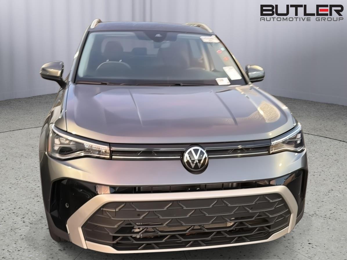 Used 2025 Platinum Gray Metallic Volkswagen SE image 4