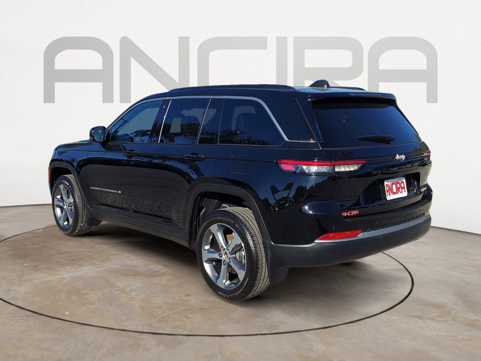 New 2026 Diamond Black Crystal Pearlcoat Jeep Limited image 8