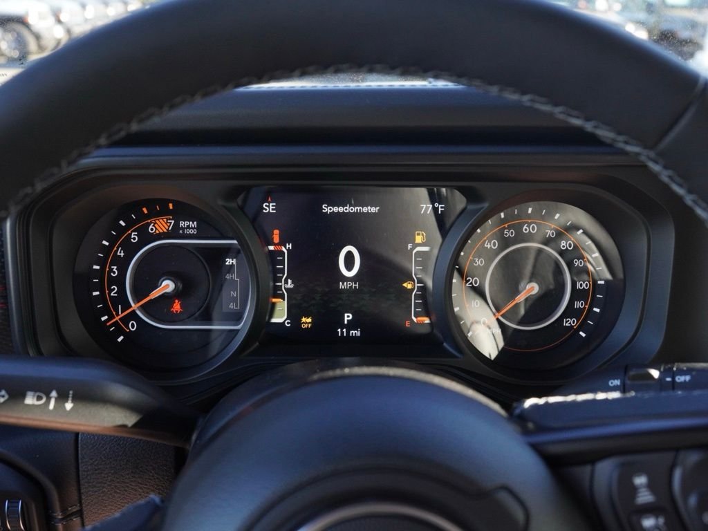 New 2026 Bright White Clear-Coat Exterior Paint Jeep Rubicon image 11