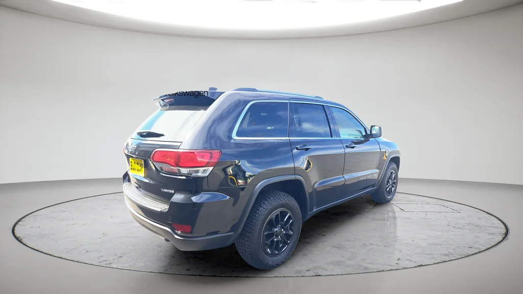 Used 2020 Black Jeep Laredo E image 3
