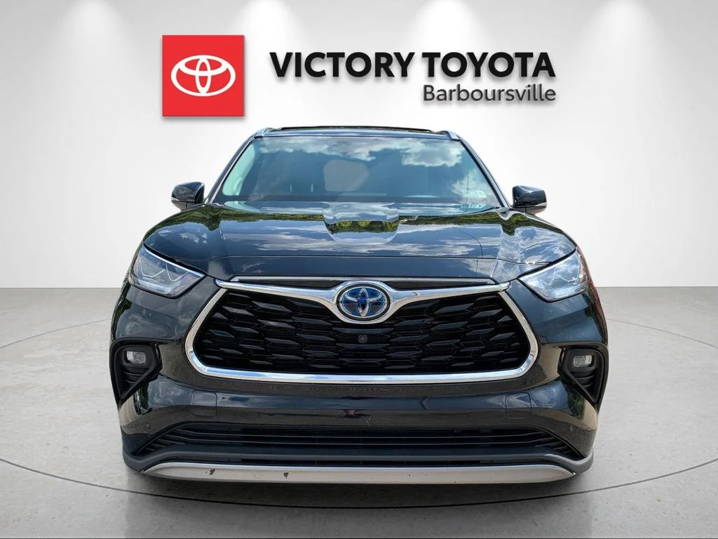 Used 2022 Black Toyota Platinum image 8