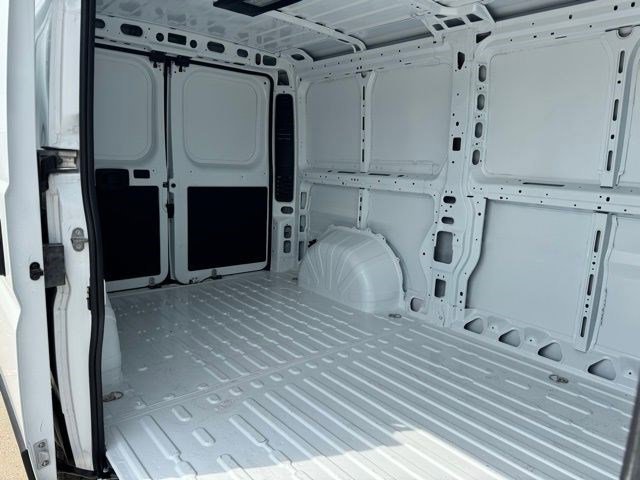 New 2025 Bright White Clearcoat RAM Tradesman image 24