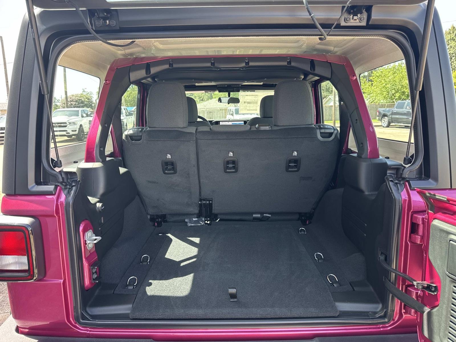 New 2026 Tuscadero Pearl-Coat Exterior Paint Jeep Sport image 6