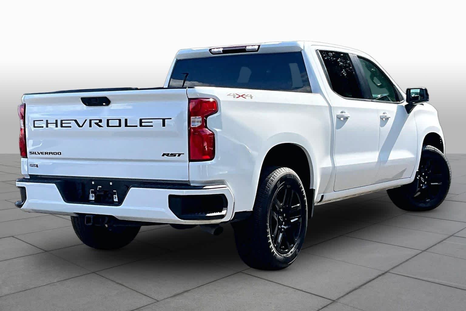 Used 2024 Summit White Chevrolet RST image 13