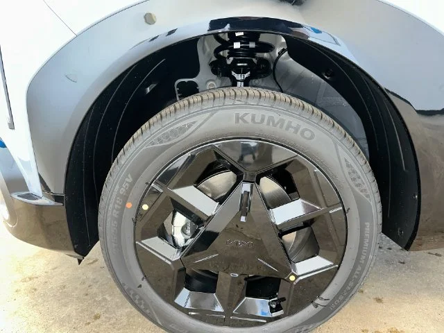New 2027 Pale Gray Kia X-Line S image 28