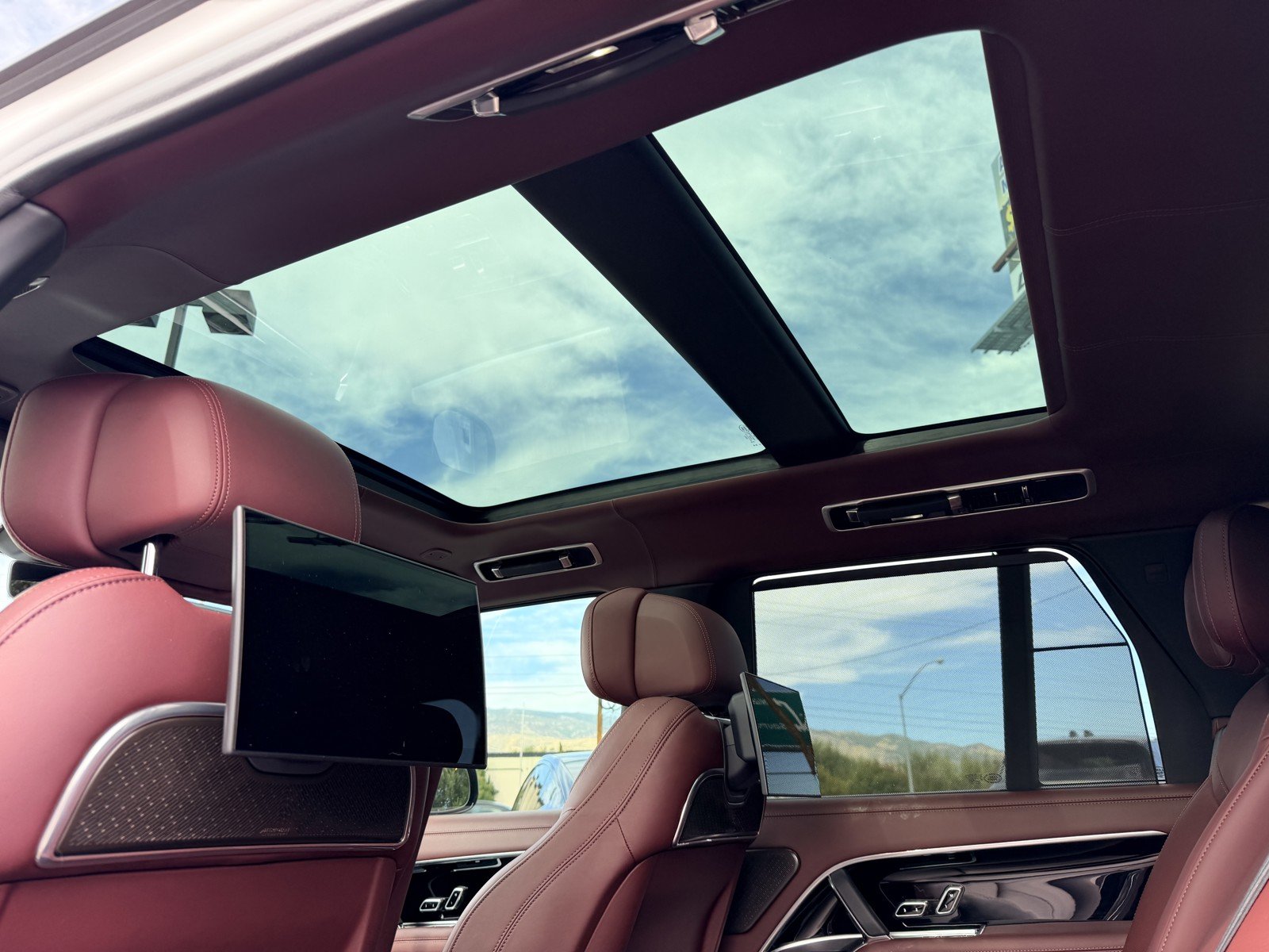 Used 2025 Fuji White Land Rover Autobiography image 18
