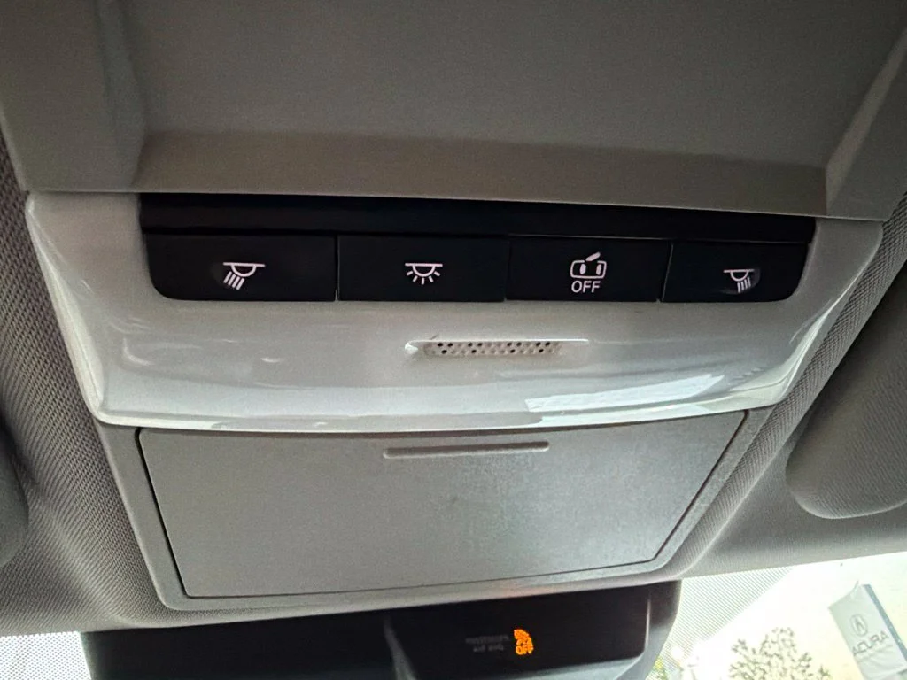 Used 2022 Silver Mitsubishi ES image 21