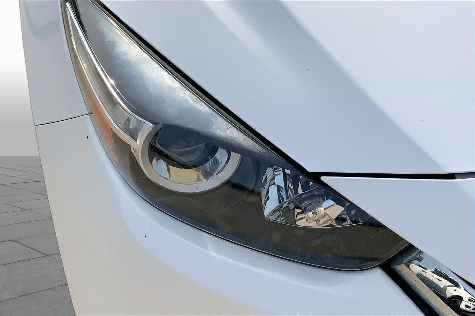 Used 2018 Snowflake White Pearl Mica Mazda Sport image 27