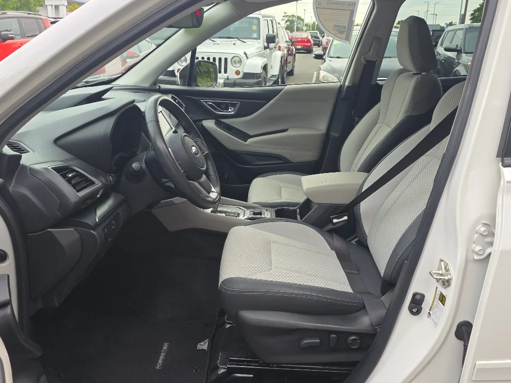 Used 2021 White Subaru Premium image 34