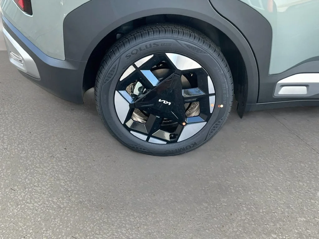New 2027 Iceberg Green Kia S image 28
