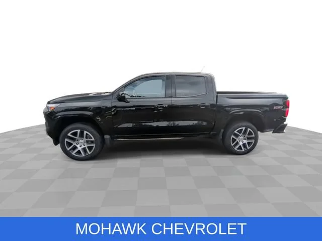 Used 2023 Black Chevrolet Z71 image 5
