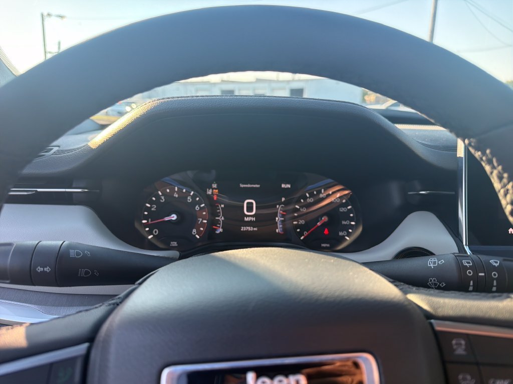 Used 2025 White Jeep Limited image 19