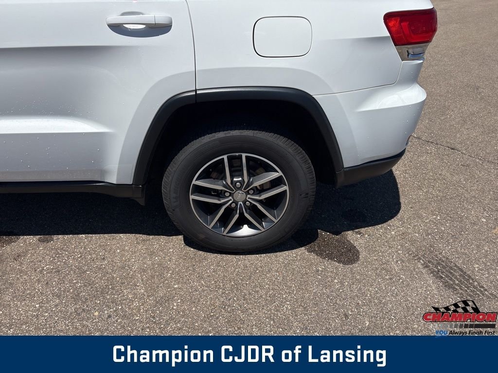 Used 2018 Bright White Clearcoat Jeep Laredo E image 34