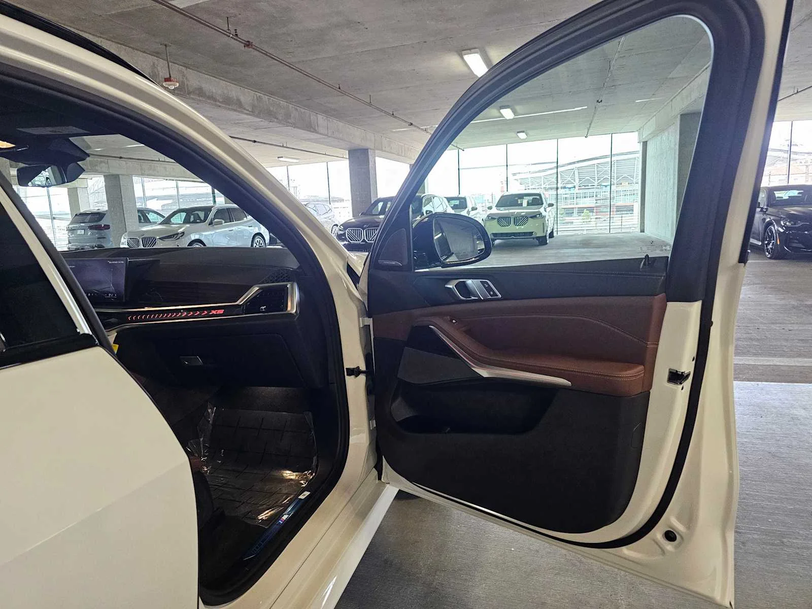 New 2026 Alpine White BMW xDrive50e image 32