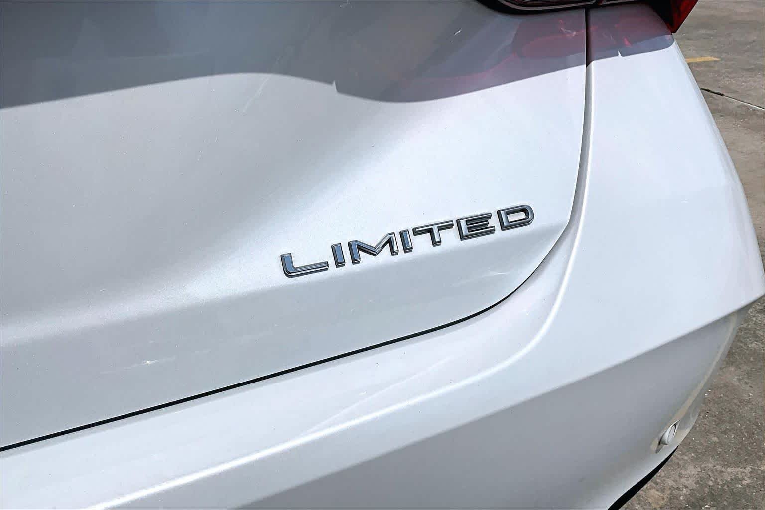 Used 2019 Wind Chill Pearl Toyota Limited image 10