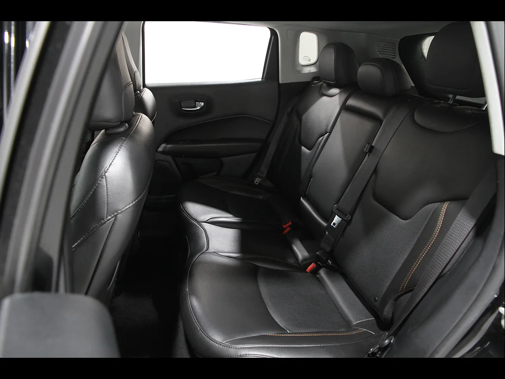 Used 2020 Diamond Black Crystal Pearl Coat Jeep Limited image 22