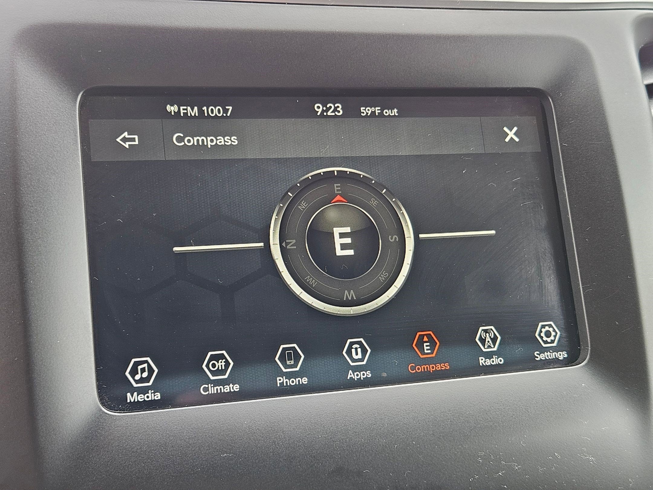 Used 2020 Diamond Black Crystal Pearlcoat Jeep Latitude image 24