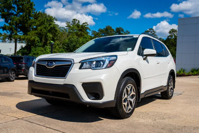 Used 2020 Crystal White Pearl Subaru Premium image 11