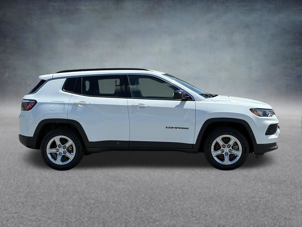 Used 2024 White Jeep Latitude image 7
