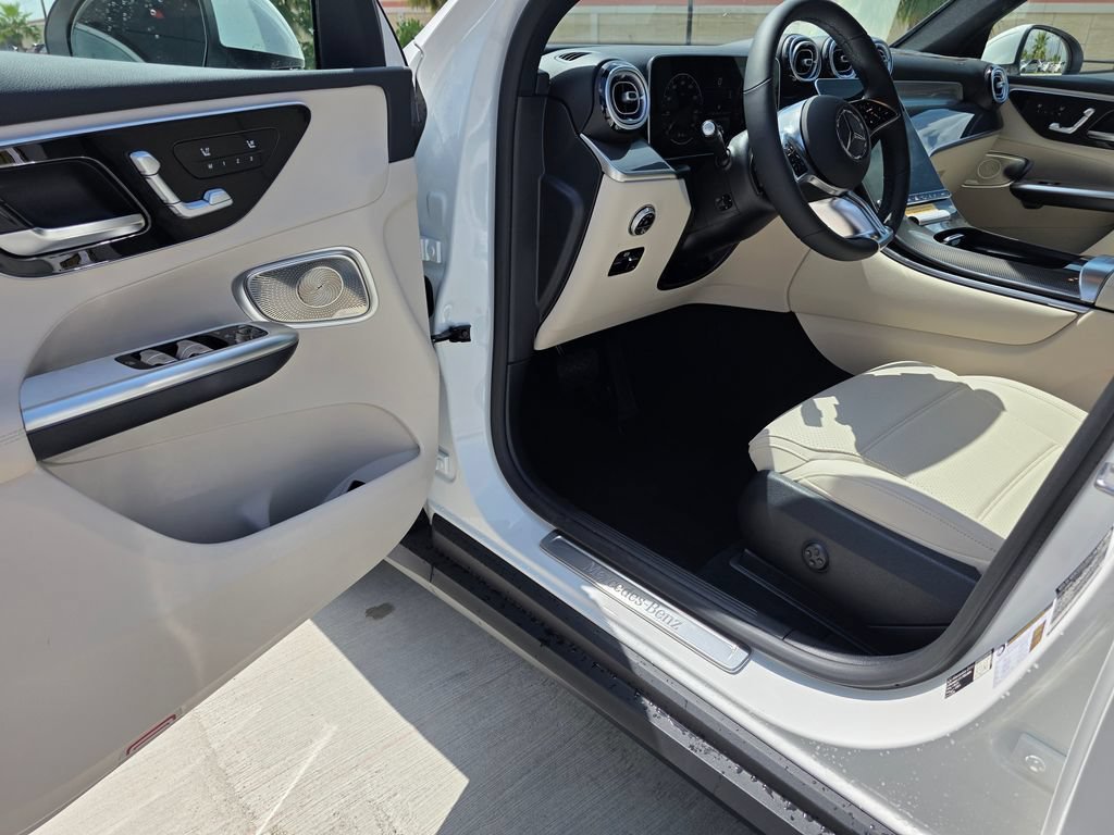 New 2026 Polar White Mercedes-Benz GLC 300 image 40