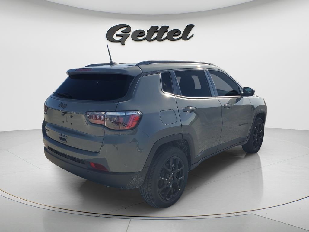 New 2026 Sting-Gray Clearcoat Jeep Latitude image 5