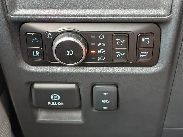 Used 2025 Silver Ford Platinum image 27