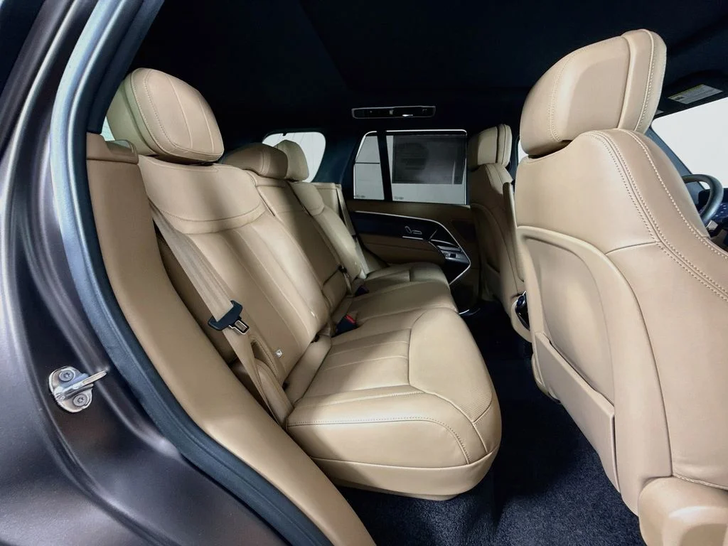 New 2026 Tourmaline Brown in Satin finish Land Rover SE image 29