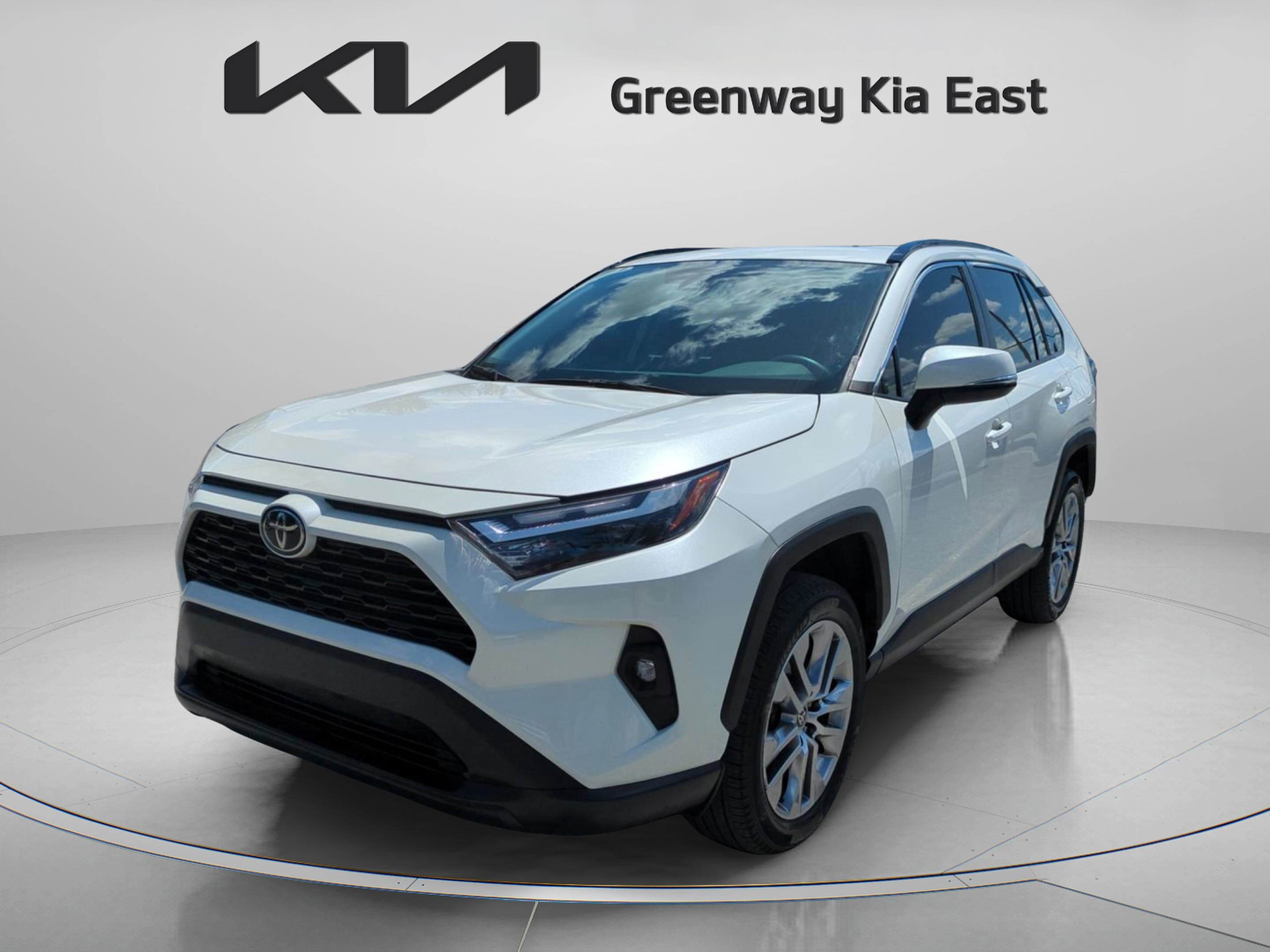 Used 2022 Blizzard Pearl Toyota XLE Premium image 10