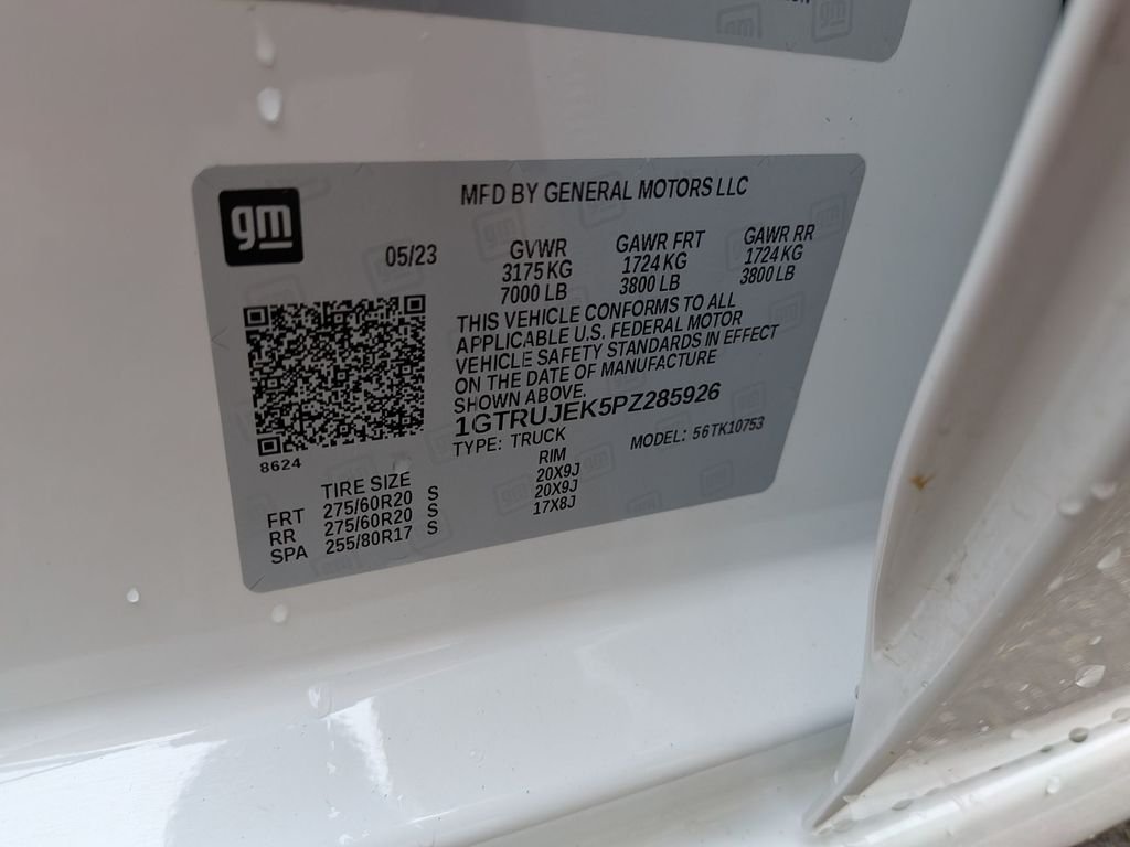 Used 2023 White GMC Elevation image 25