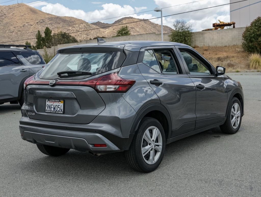 Used 2024 Gray Nissan S image 3