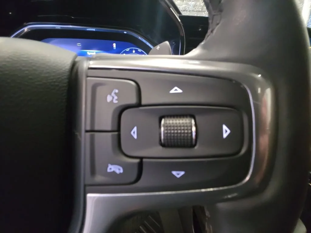 Used 2025 Summit White Chevrolet LT Trail Boss image 25