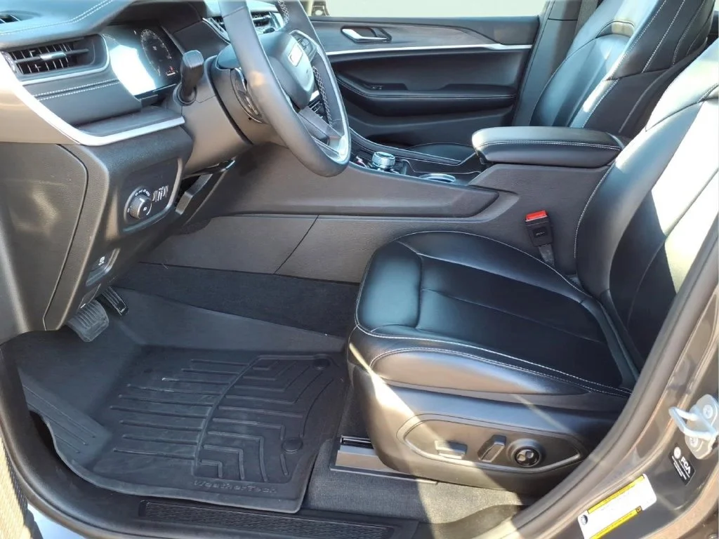 Used 2025 Gray Jeep Limited image 20