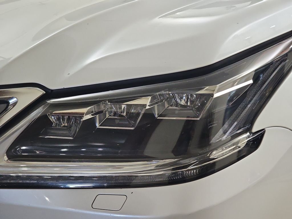 Used 2020 White Lexus 570 image 34
