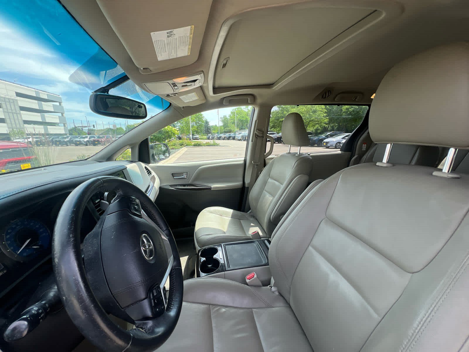Used 2017 Blizzard Pearl Toyota XLE image 10