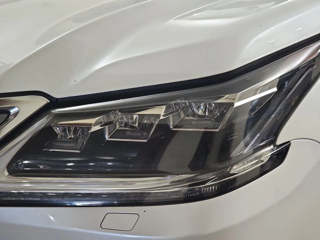 Used 2020 White Lexus 570 image 34