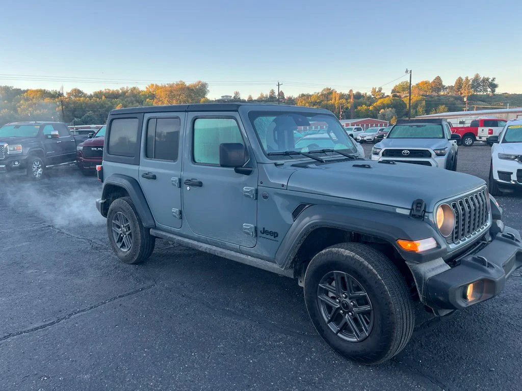 Used 2025 Anvil Clearcoat Jeep Sport S image 1