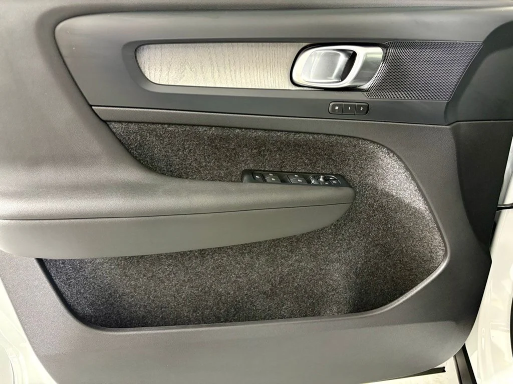 New 2026 White Volvo B5 Core image 14