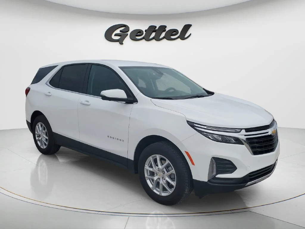 Used 2024 Summit White Chevrolet LT image 3