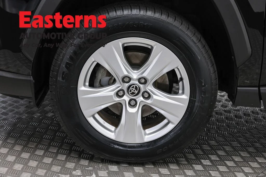 Used 2021 Black Toyota XLE image 31