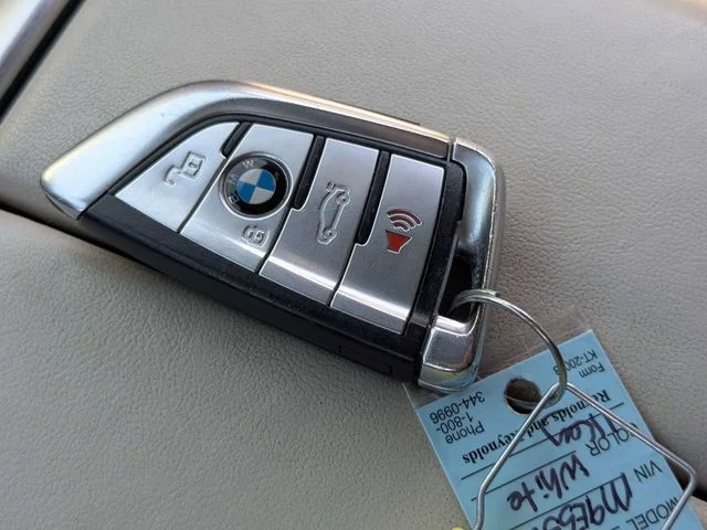 Used 2021 White BMW M50i image 28