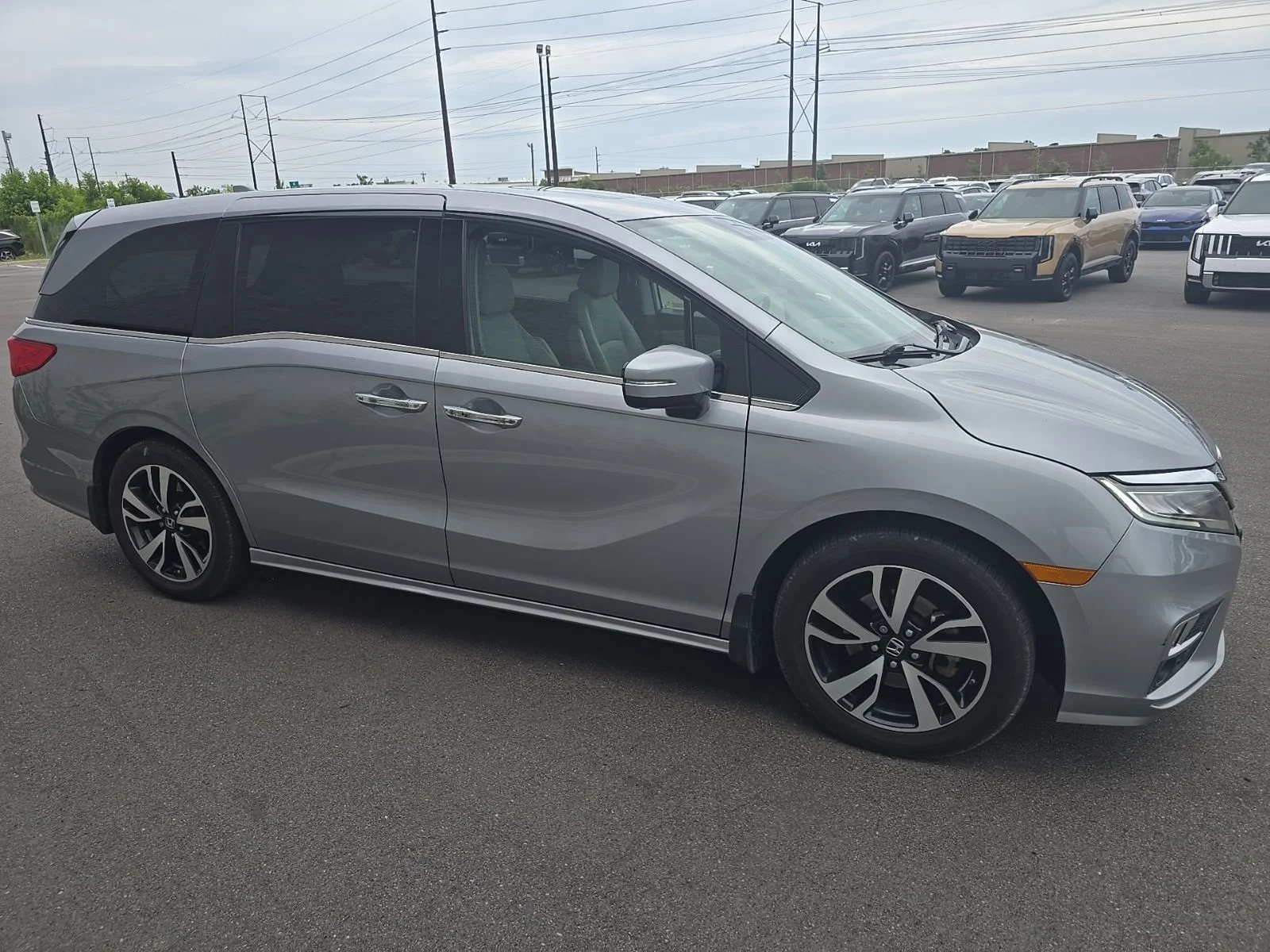 Used 2018 Lunar Silver Metallic Honda Elite image 3