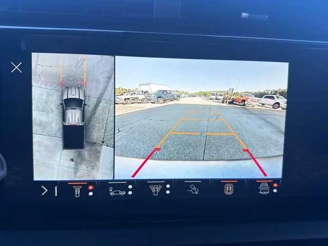 Used 2025 White GMC AT4X image 35