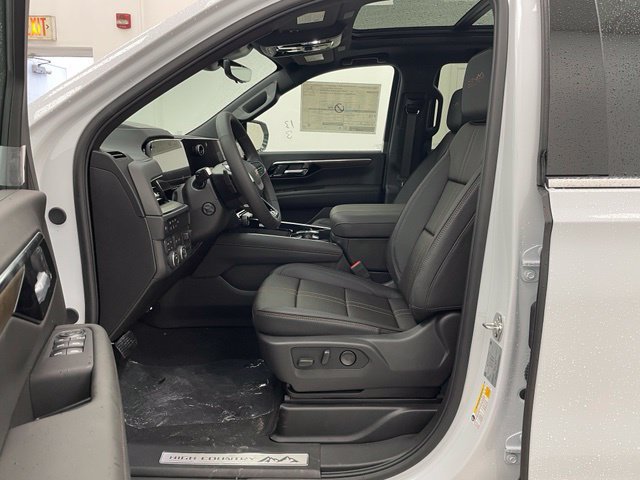 New 2026 Polar White Tricoat Chevrolet High Country image 9