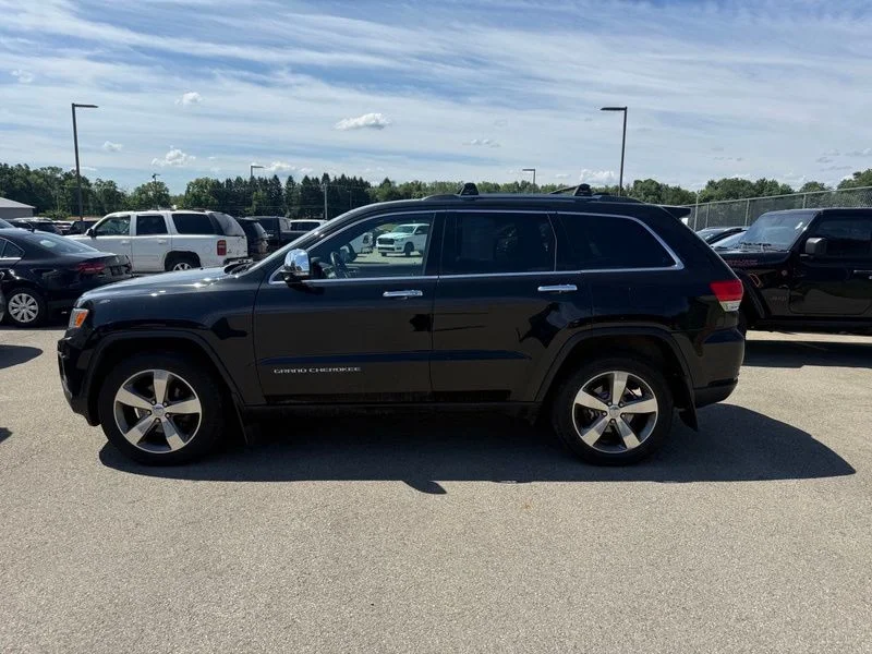 Used 2015 Black Jeep Limited image 9